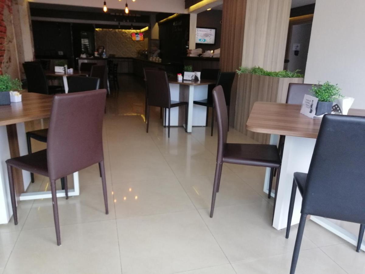 Hotel Campestre Inn Леон Экстерьер фото