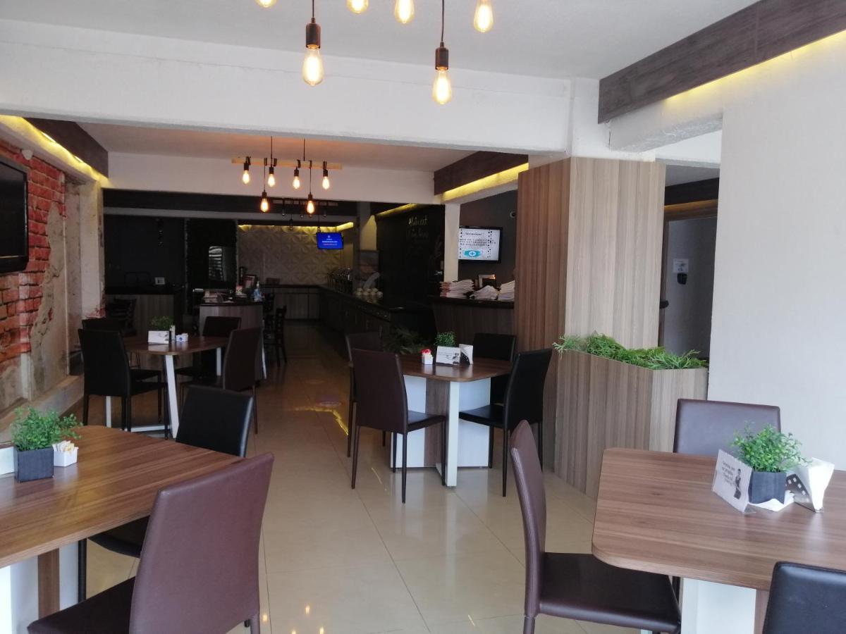 Hotel Campestre Inn Леон Экстерьер фото