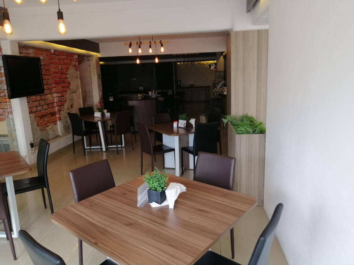 Hotel Campestre Inn Леон Экстерьер фото