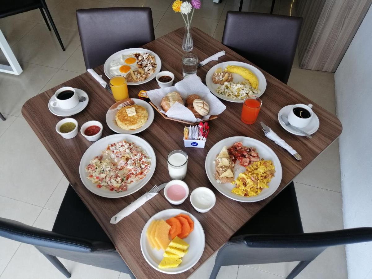 Hotel Campestre Inn Леон Экстерьер фото