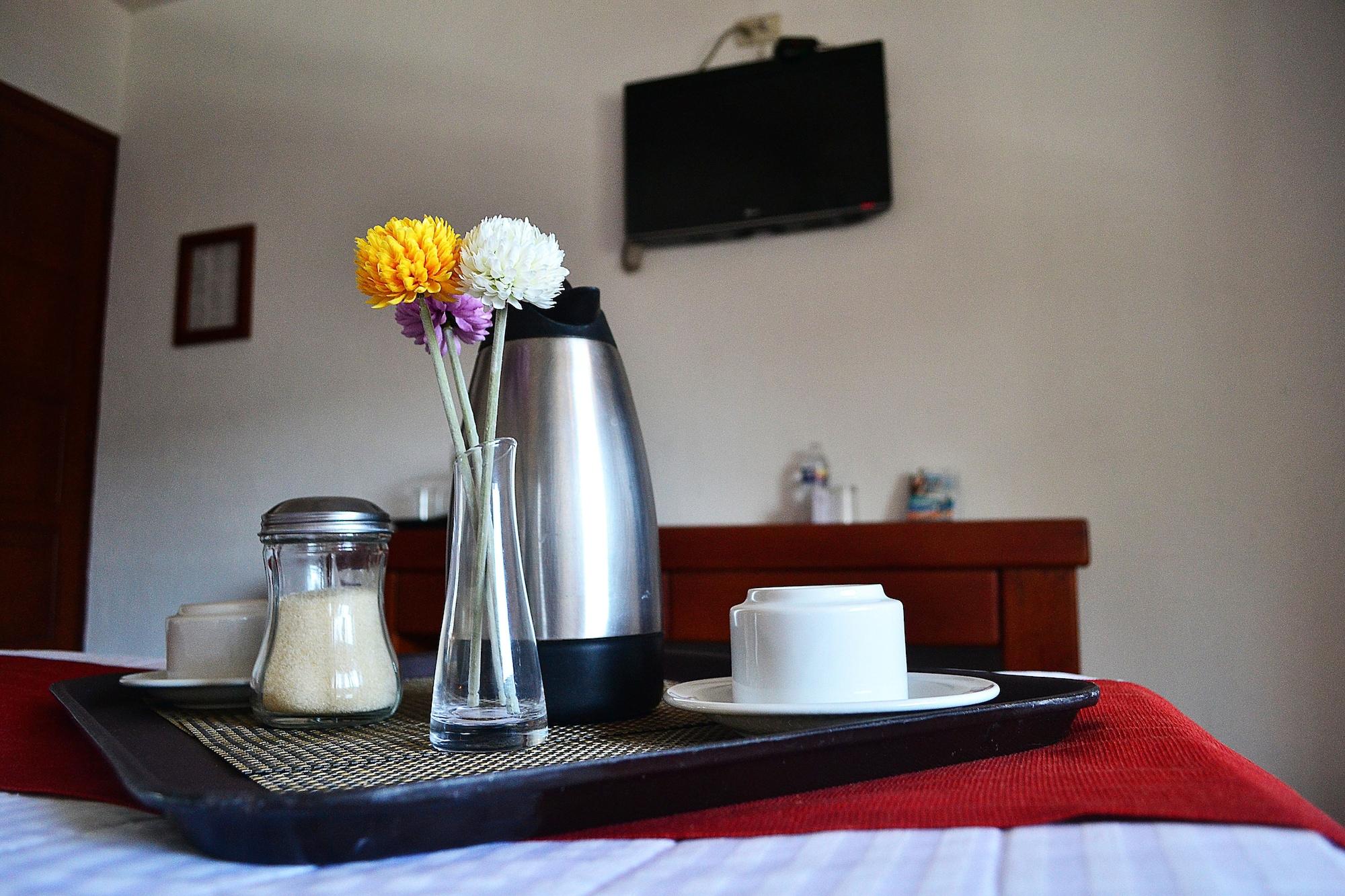 Hotel Campestre Inn Леон Экстерьер фото