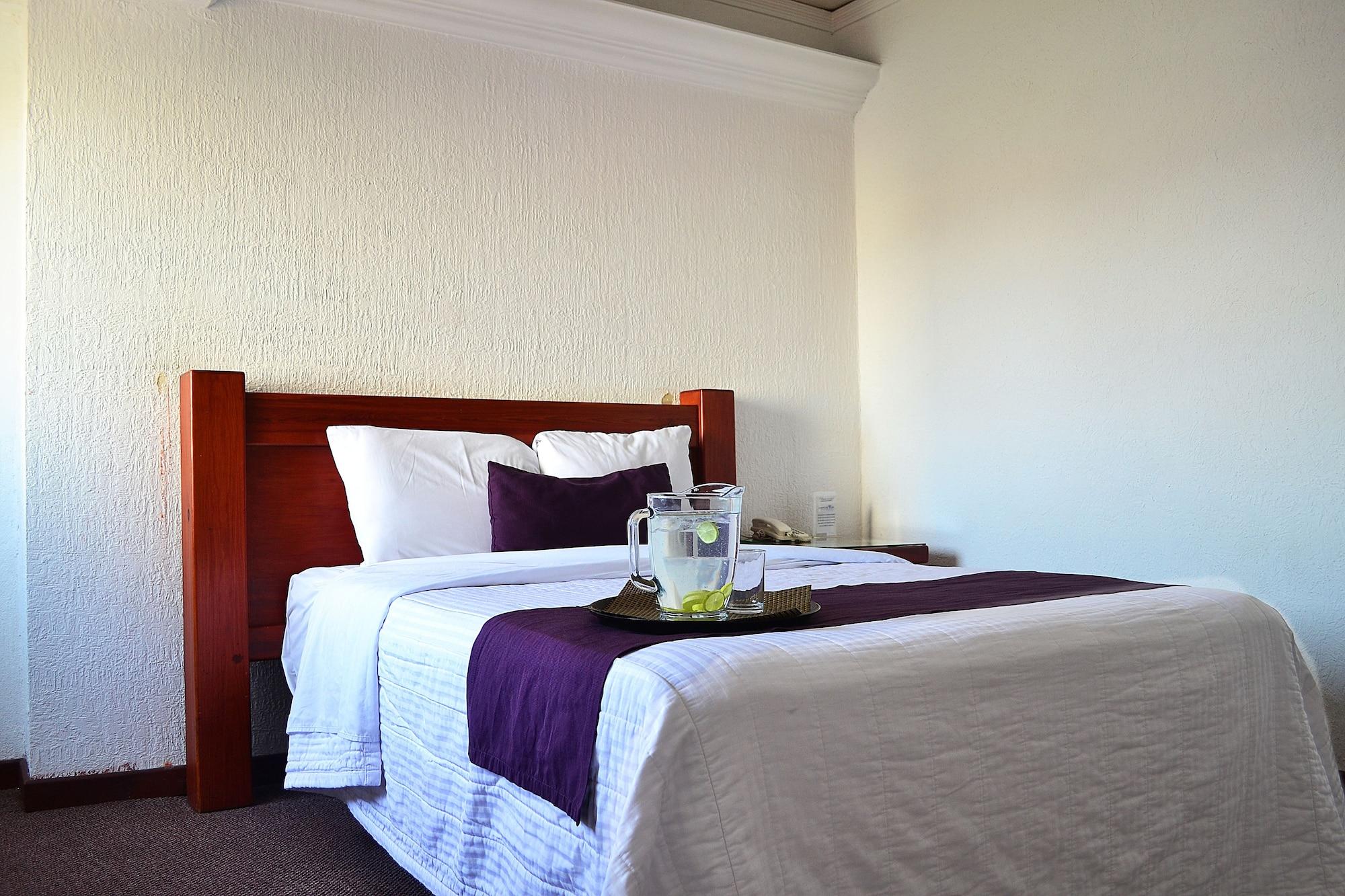 Hotel Campestre Inn Леон Экстерьер фото