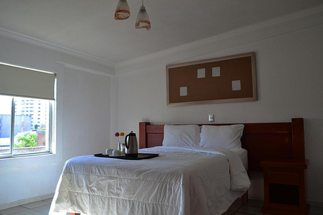 Hotel Campestre Inn Леон Экстерьер фото
