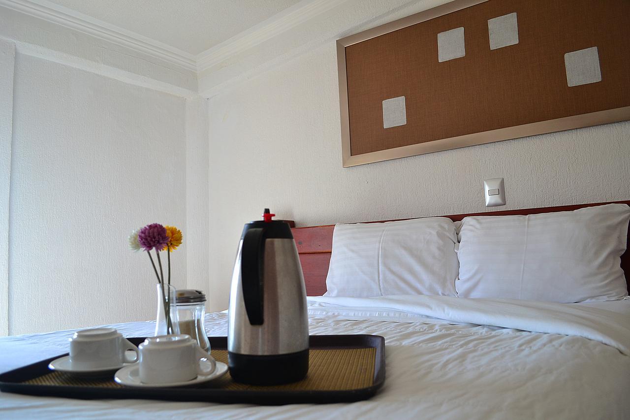 Hotel Campestre Inn Леон Экстерьер фото